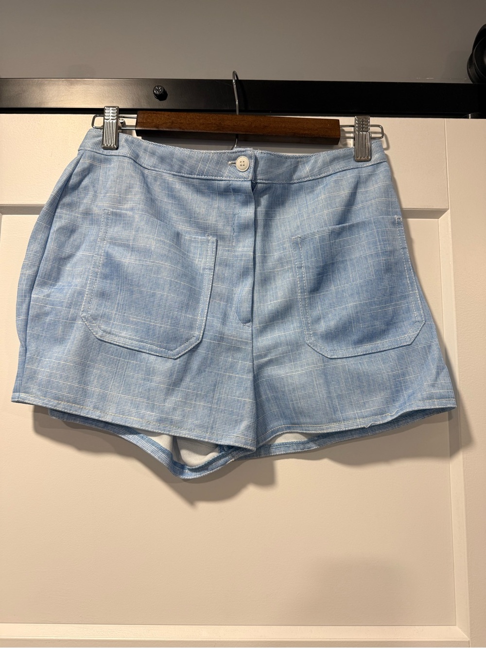 Vintage Jantzen Light Blue Women’s Casual Patch-Pocket Shorts Size 14